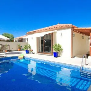 Casa Romantica , La Playa de Tauro España
